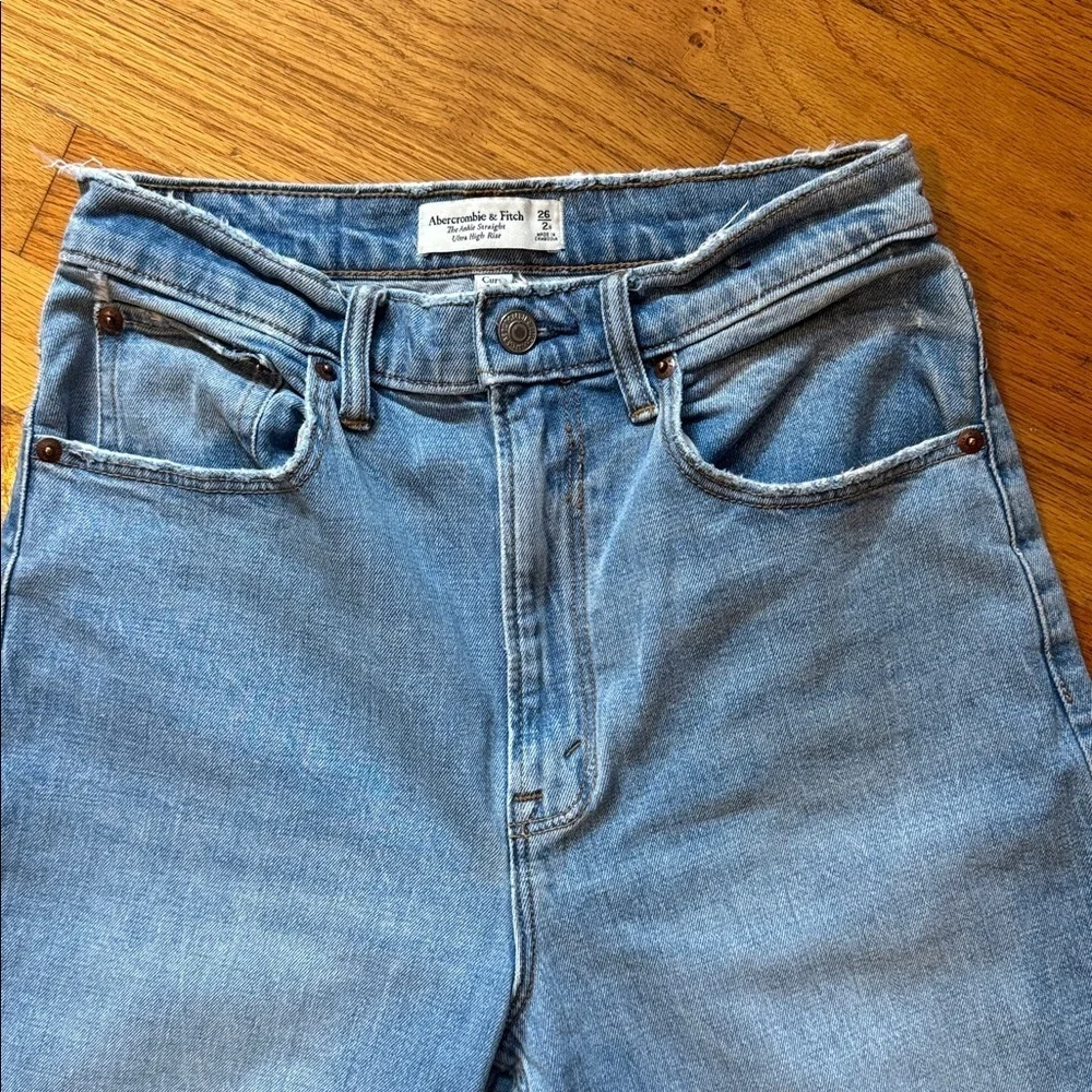 Abercrombie Ultra High Rise Ankle Straight Jean